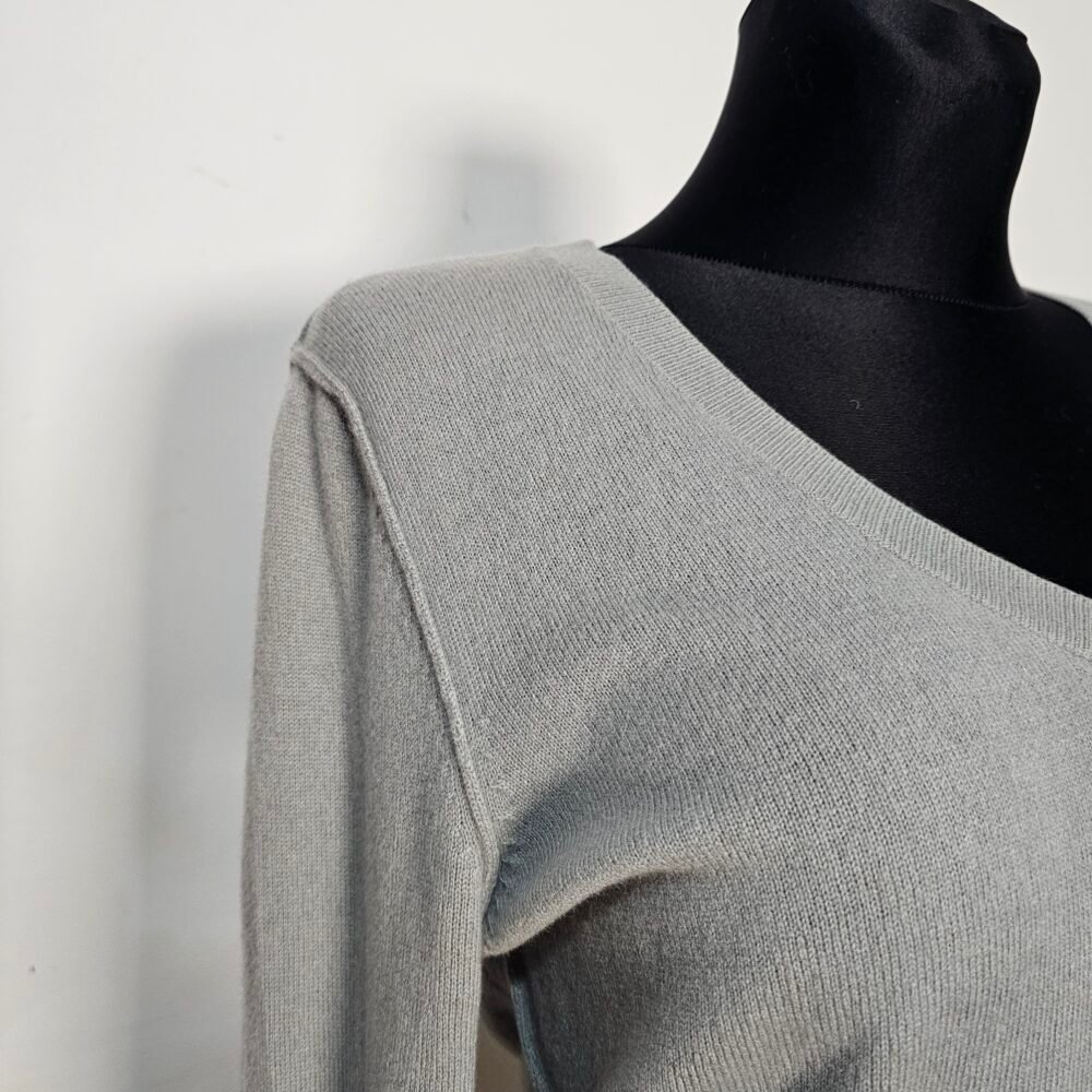 Garbo 100% Pure Cashmere V-Neck Sweater - Image 3